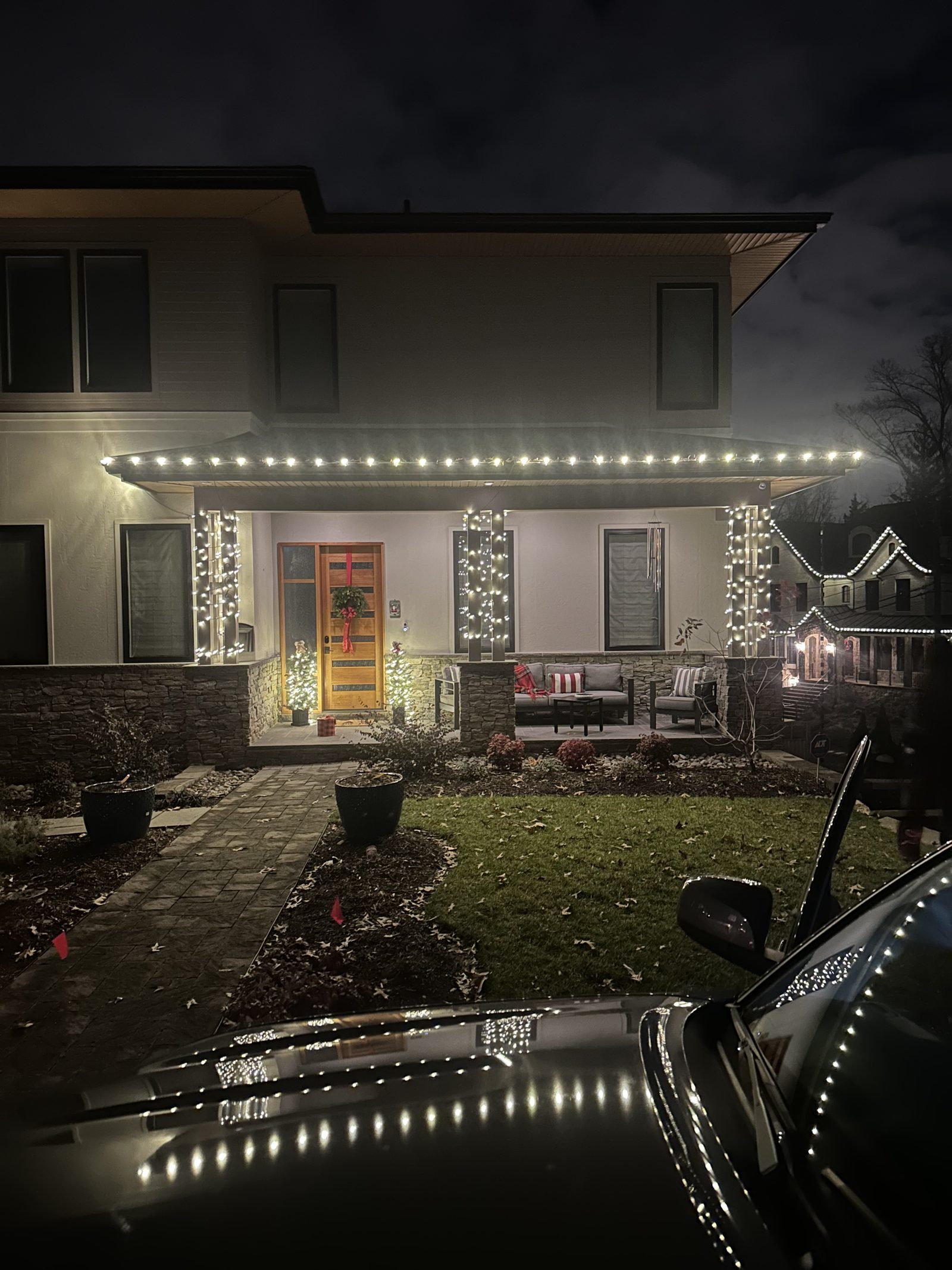 Commercial holiday lighting display by Light DMV in the DMV, lit storefront roofline