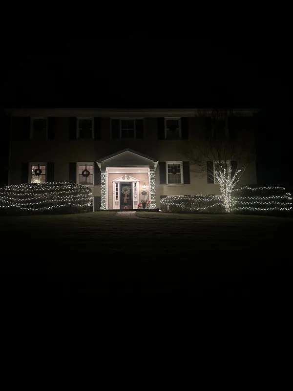 Christmas light installation in Arlington, VA — LightDMV