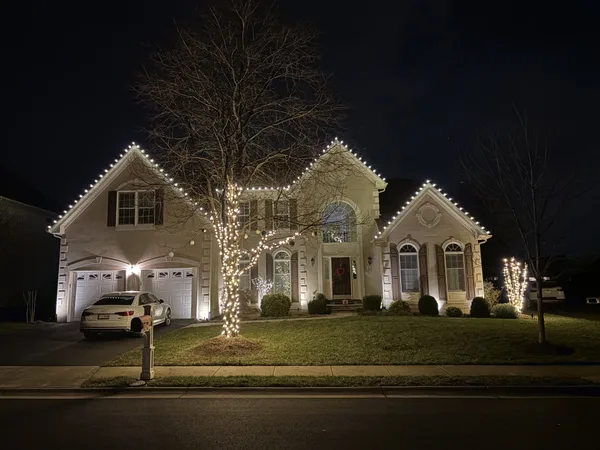 Christmas light installation in Ashburn, VA — LightDMV